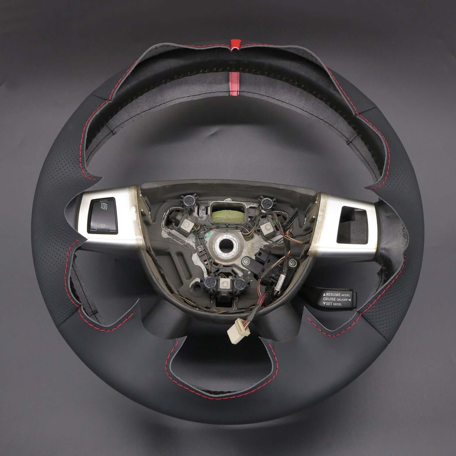 MEWANT Genuine Leather Car Steering Wheel Cove for Jeep Commander (XK)/ Grand Cherokee III(WK)/ Cherokee IV(KK) - Alcantara, Leather, Carbon Fiber, Easy Install, Non - Slip, Best Steering Wheel Cover